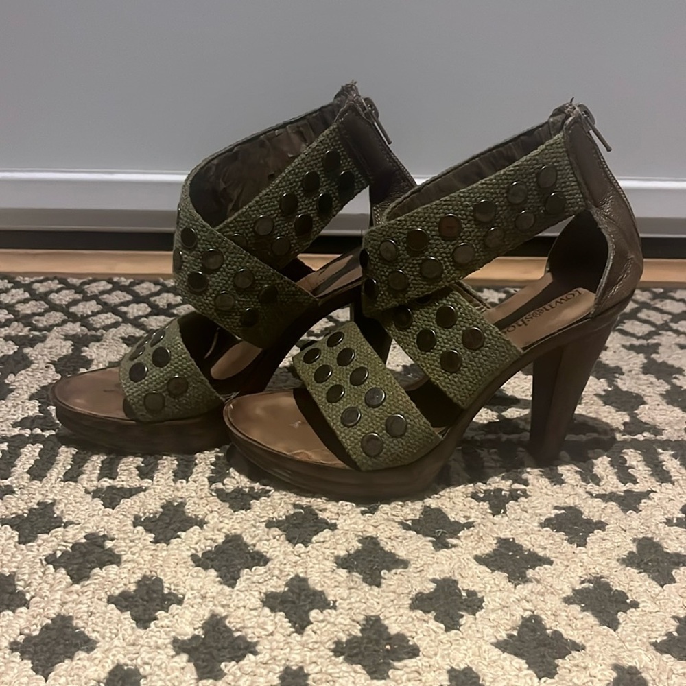 EUC Town Shoes Army Green Sandals